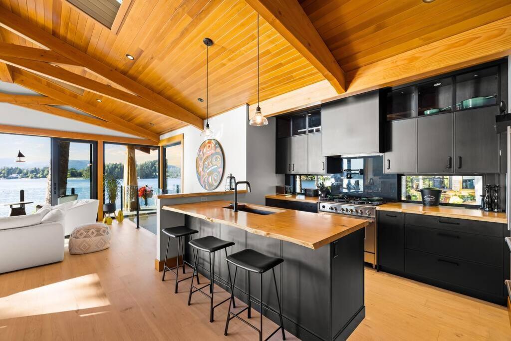 Kingfisher Manor Villa Sooke Esterno foto