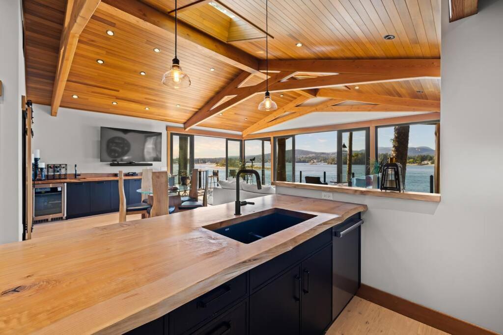 Kingfisher Manor Villa Sooke Esterno foto